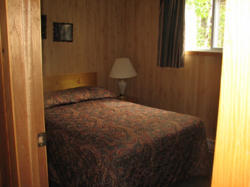 Cabin_7_bedroom